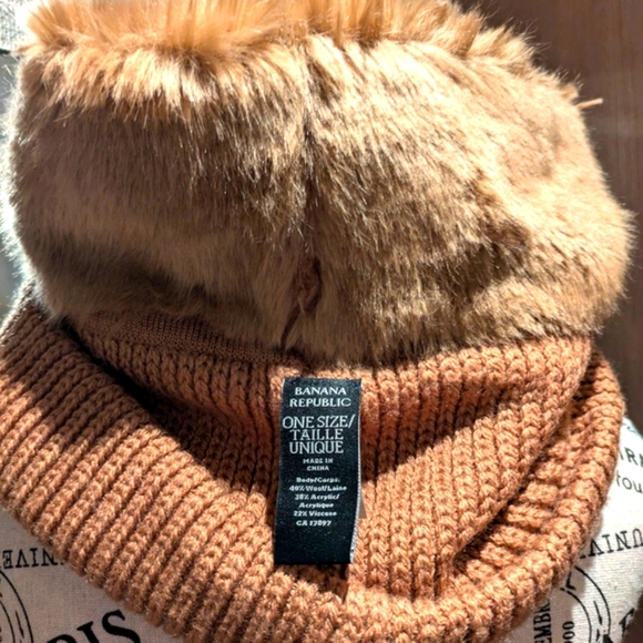 Banana Republic faux fur scarf - Picture 6 of 6